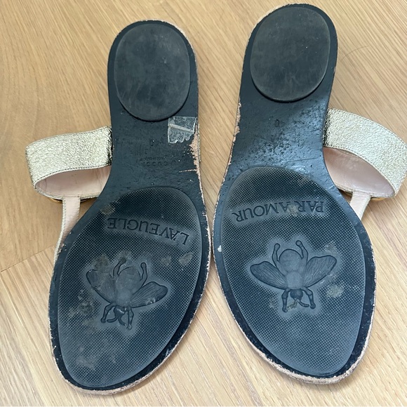 Gold Gucci Flip Flops Size 40 - Picture 3 of 5